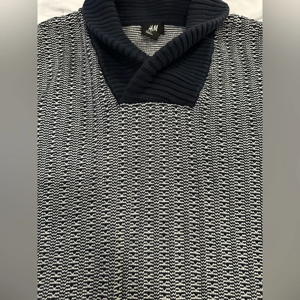 H&M sweater, small, thick material